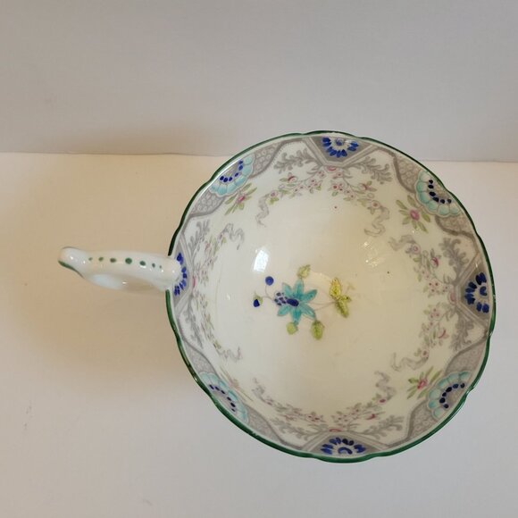 Vintage Royal Albert Bone China Cup & Saucer Set - Picture 7 of 12